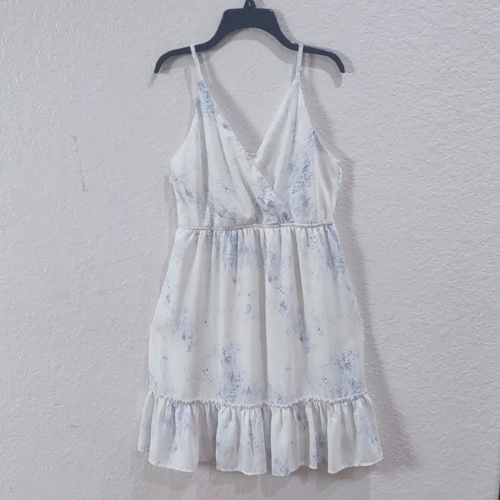 Sim & SamWhite and Blue Sleeveless Dress - Picture 3 of 17